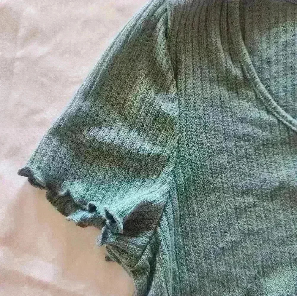 Shein outfit! 1 pair of shorts with 2 tops. Women's 1x - Picture 6 of 16